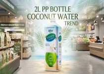 2L方形PP瓶装天然椰子水产品展示图，采用大容量方形PP瓶包装，呈现天然椰子与清爽补水饮品特色。