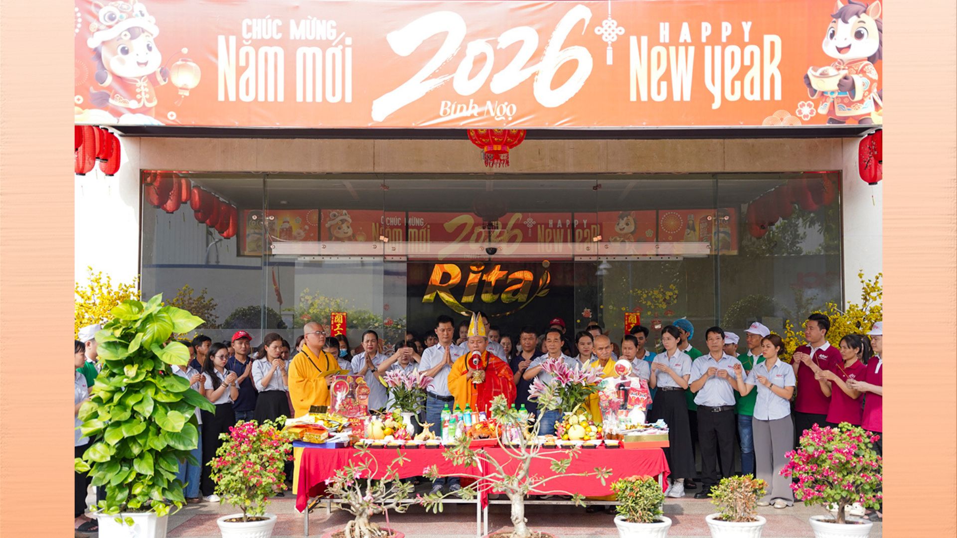 Rita 春季开工仪式活动现场图，展示员工庆祝开工与品牌饮品元素，营造活力积极氛围。